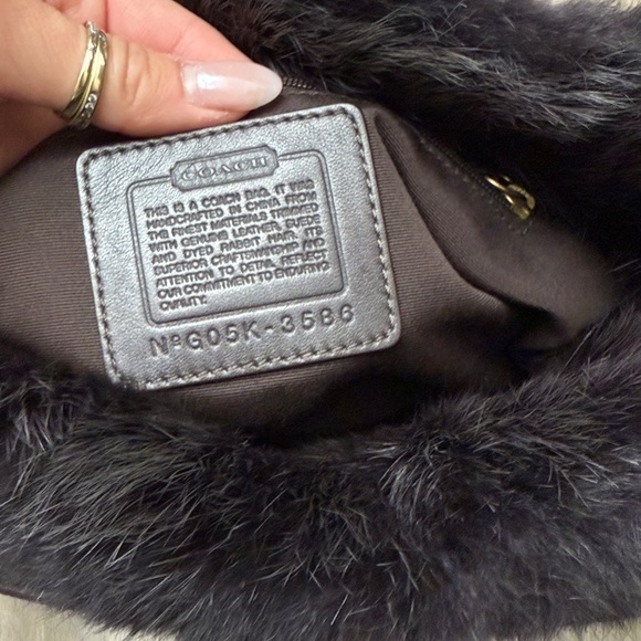 Y2K vintage Coach Ski Quilted Shoulder Bag with Fur Trim - Picture 6 of 13